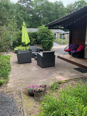 Sfeervolle Blokhut Op De Veluwe Op Recreatiepark Topparken In Beekbergen Met Vrije Tuin En Eigen Parkeerplaats Dış mekan fotoğraf